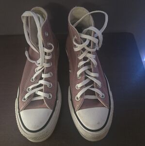 Pink/mauve Converse